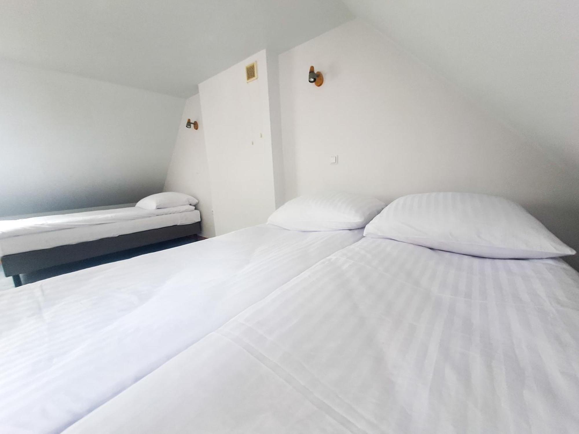 Marina Gorklo - Zurawi Kat Hotel Buitenkant foto