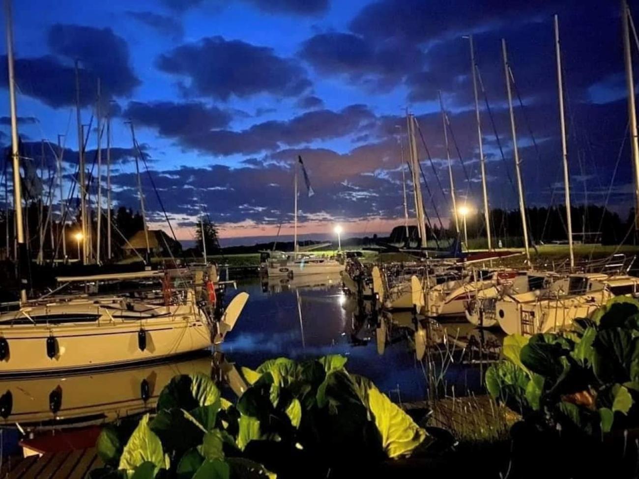 Marina Gorklo - Zurawi Kat Hotel Buitenkant foto